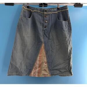GLORIA VANDERBILT Vintage Denim Skirt with design‎ NWT